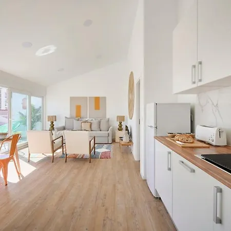 Ocean Balcony Penthouses, By Timecooler Apartmán