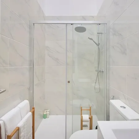 Ocean Balcony Penthouses, By Timecooler Apartmán