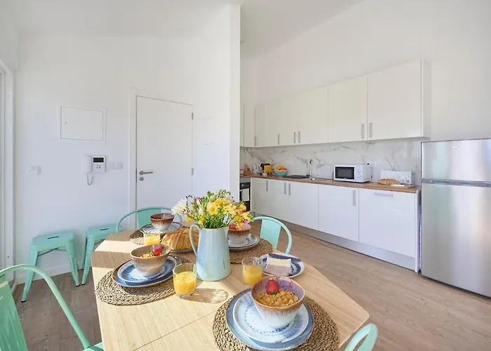 Ocean Balcony Penthouses, By Timecooler Апартаменты *