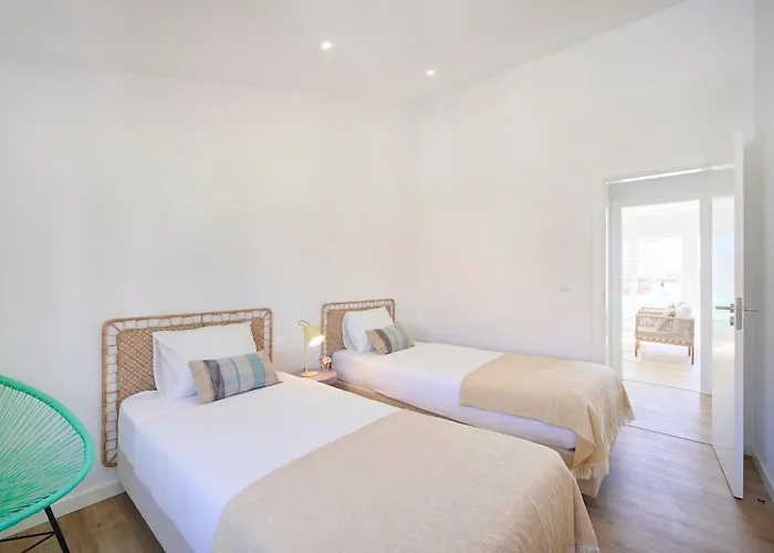 Ocean Balcony Penthouses, By Timecooler Апартаменты *